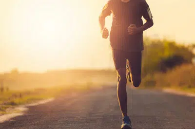 Jeune homme faisant de la course a pied - kine course a pied| IK Paris