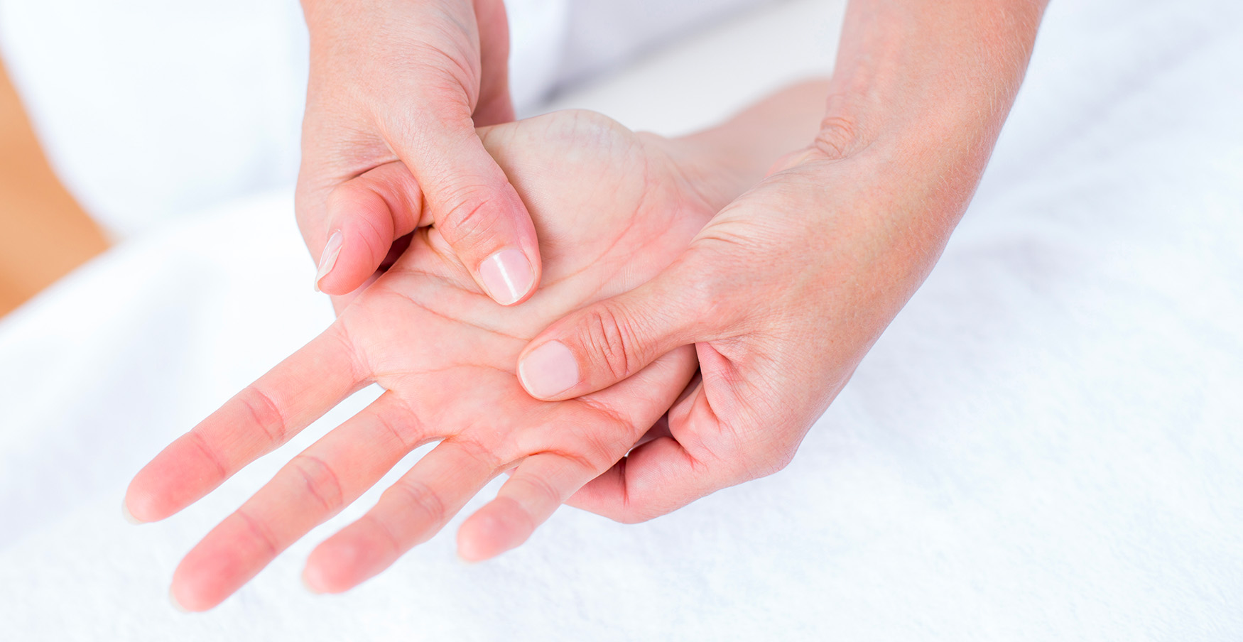 Les traitements des douleurs, mains et doigts à Paris | Institut de kinésithérapie
