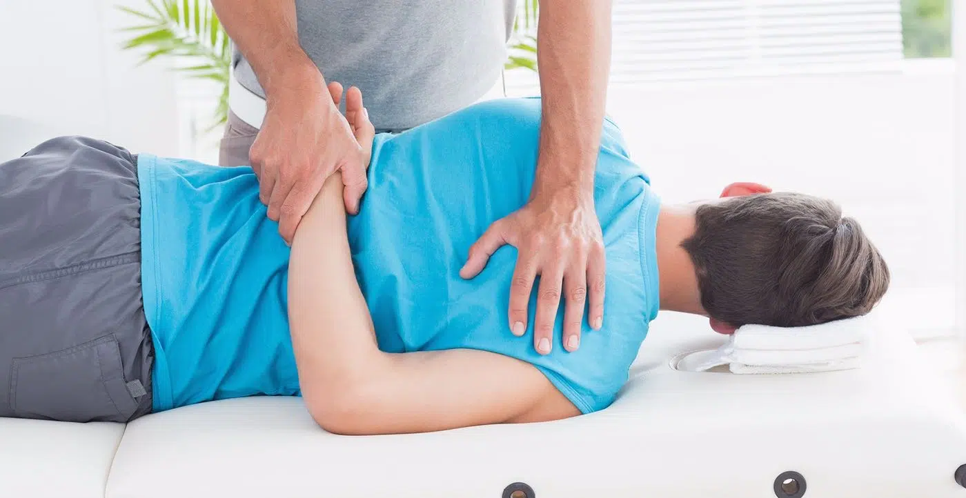 Tension musculaire de l’épaule : causes et traitement | Institut de kinésithérapie - Paris