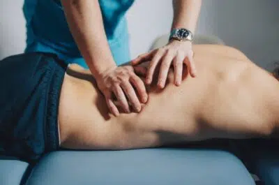 Comment choisir entre un kiné et un ostéo | Institut de Kinésithérapie | Paris